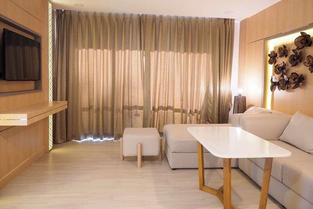 Clarion Hotel Patong Phuket Rom bilde